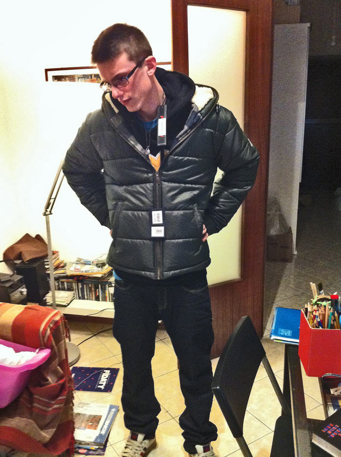 leo vestito di nuovo